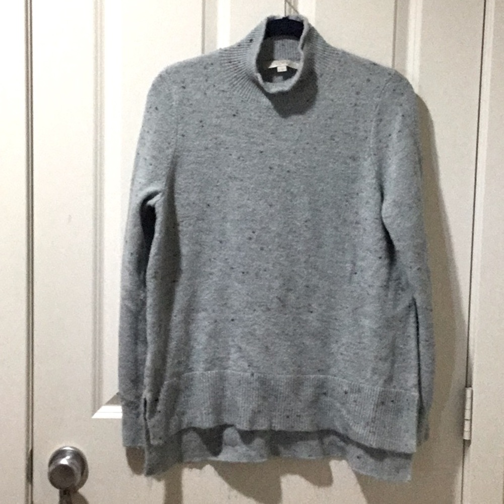 Loft lightweight sweater. Size M soft blue gray.Speckle.longer hem in the back
